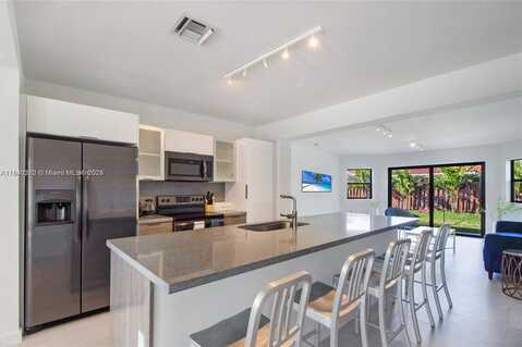 7532 Hispanola Ave, North Bay Village, FL 33141