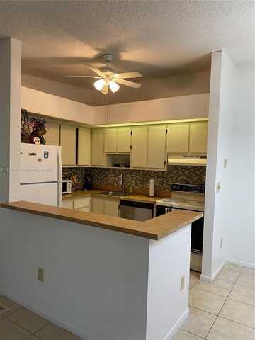 10407 E Clairmont Cir, Tamarac, FL 33321