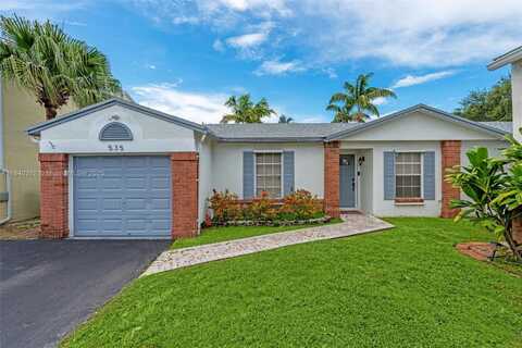 535 Radford Ter, Davie, FL 33325