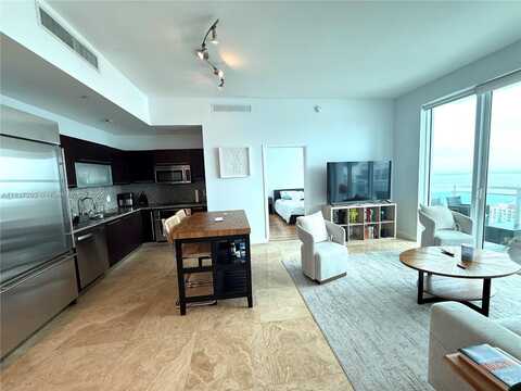 950 Brickell Bay Dr, Miami, FL 33131