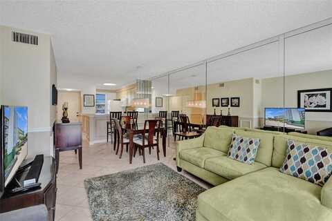 2226 N Cypress Bend Dr, Pompano Beach, FL 33069