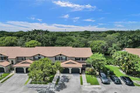 9117 Vineyard Lake Dr, Plantation, FL 33324