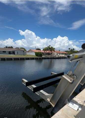 5641 Bayview Dr, Fort Lauderdale, FL 33308