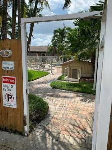 728 NE 13th Ct, Fort Lauderdale, FL 33304