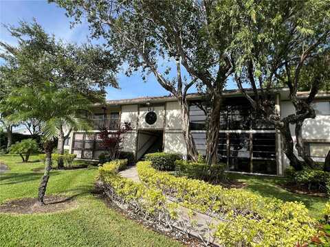 10415 E Clairmont Cir, Tamarac, FL 33321