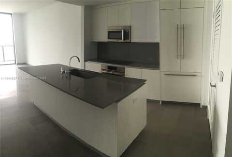 68 SE 6th St, Miami, FL 33131