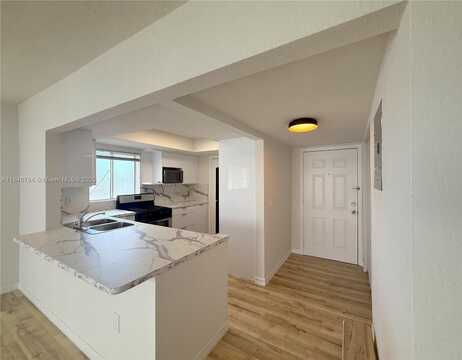 7737 SW 88th St, Miami, FL 33156