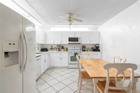 9625 Riverside Dr, Coral Springs, FL 33071