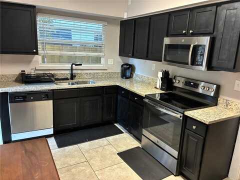 500 Evergreen Dr, Lake Park, FL 33403