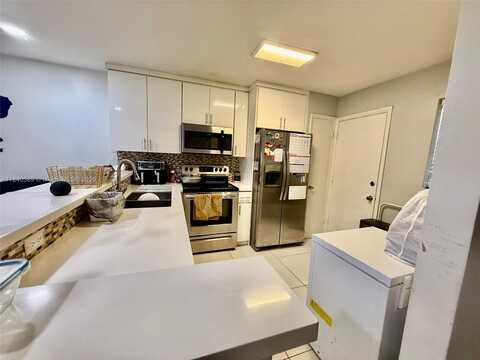 1400 NE 191st St, Miami, FL 33179