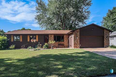 5813 W 32nd St, Sioux Falls, SD 57106