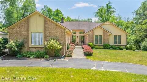 1145 W Moore Road, Milford, MI 48381