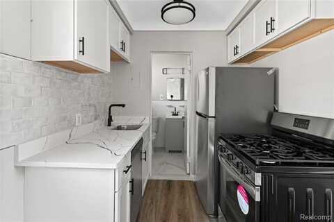 513 S MAIN Street, Clawson, MI 48017