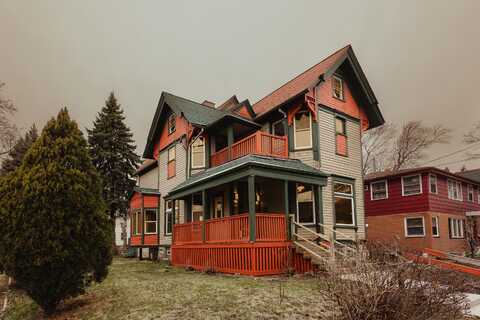 403 N 32nd St, Milwaukee, WI 53208