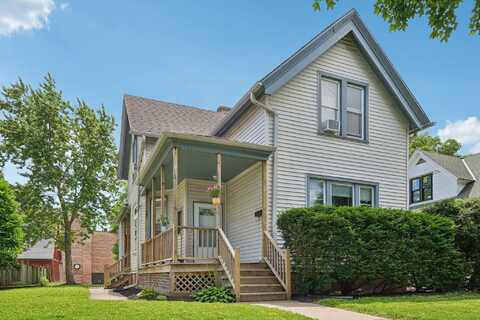 637 E Otjen St, Milwaukee, WI 53207