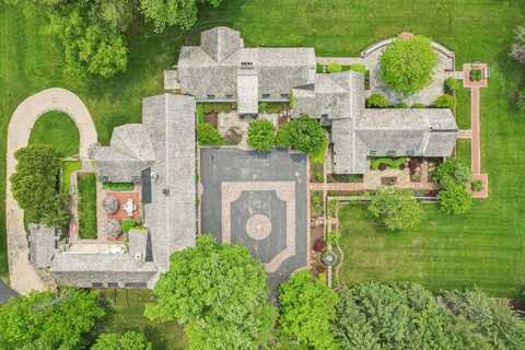 625 E Juniper Ln, Mequon, WI 53092