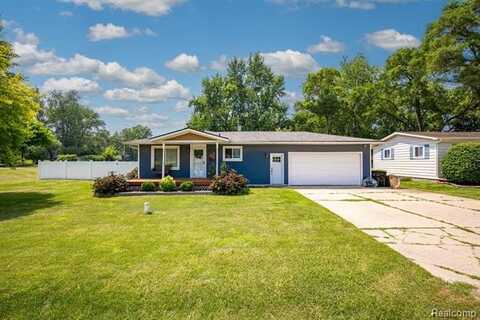 5021 Lakeborn Drive, White Lake, MI 48383