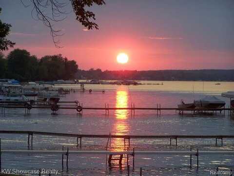 3974#7 W HOUGHTON LAKE Drive, Houghton Lake, MI 48629