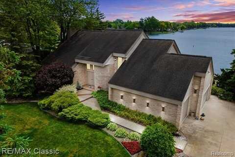 3937 E COMMERCE Road, Commerce Township, MI 48382