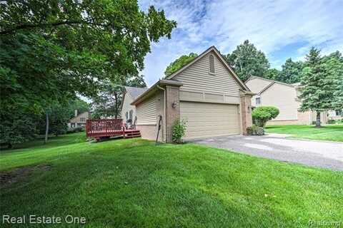 7071 Deerwood Trail, West Bloomfield, MI 48323