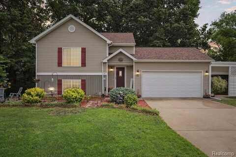 9481 Common Trail, Pinckney, MI 48169