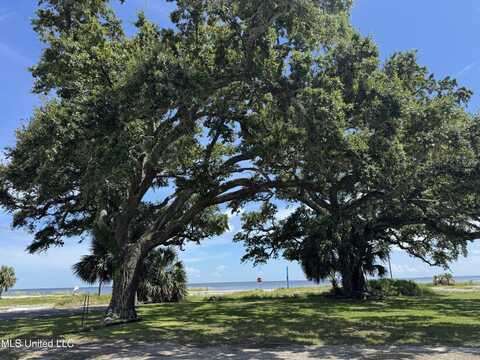 640 16th Street, Gulfport, MS 39507