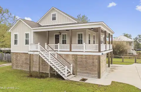 117 Palm Avenue, Pass Christian, MS 39571
