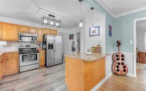825 Greenwich Lane, Newport News, VA 23601