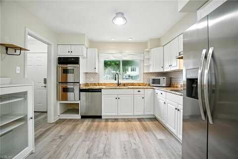 590 Tenbee Lane, Virginia Beach, VA 23451