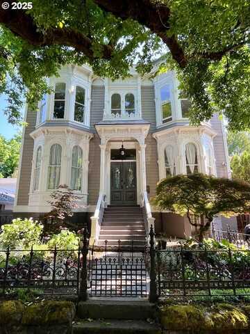 2134 NW HOYT ST, Portland, OR 97210