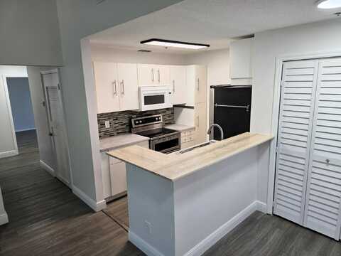 2307 N Congress 32 Avenue, Boynton Beach, FL 33426