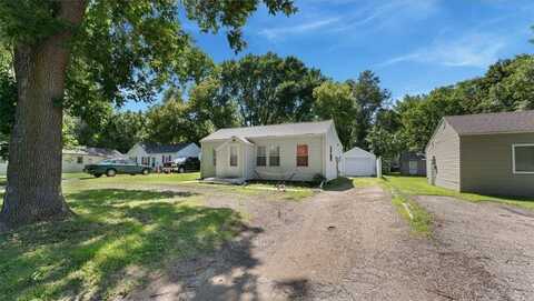 1313 Lakeland Drive NE, Willmar, MN 56201
