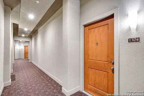 7342 Oak Manor Dr, San Antonio, TX 78229