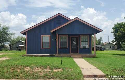 705 Carrizo, Cotulla, TX 78014