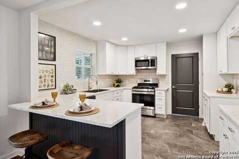602 Antler, Castle Hills, TX 78213