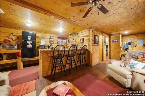 496 Cedarhill Dr., Bandera, TX 78003