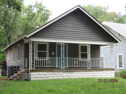224 E Broadway Ave, Augusta, KS 67010
