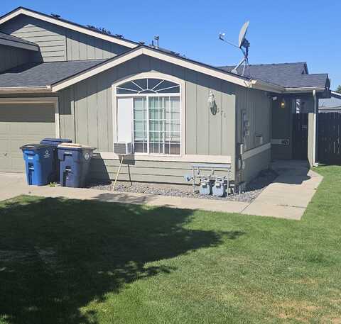 569 NE Negus Loop, Redmond, OR 97756