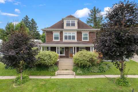 319 5th Avenue, New Glarus, WI 53574