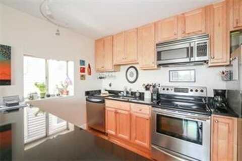 386 E 8th St, Boston, MA 02127