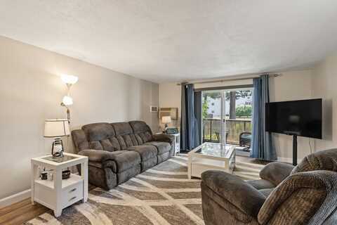 46 Greentree Ln, Weymouth, MA 02190