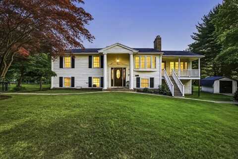 16 Mohawk St, Bellingham, MA 02019