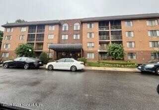 75 Essex Drive, Staten Island, NY 10314