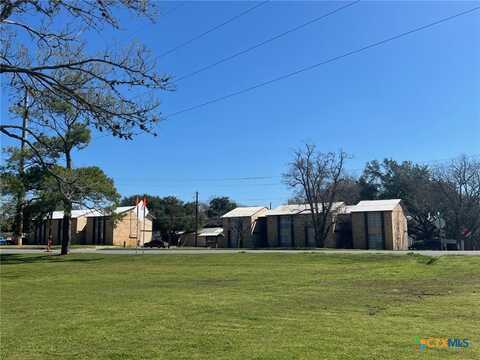 903 S Magnolia Avenue, Luling, TX 78648