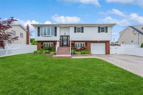 316 43rd Street, Lindenhurst, NY 11757