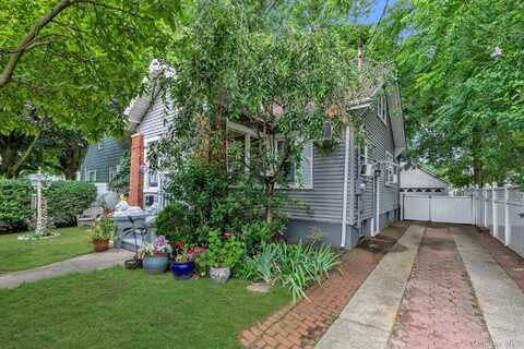 292 Ocean Avenue, East Rockaway, NY 11518
