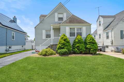 12 Westmoreland Road, Merrick, NY 11566