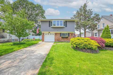 88 Elliott Place, Freeport, NY 11520