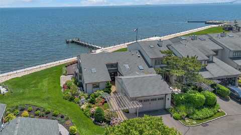 9 Captains Walk E, Bay Shore, NY 11706