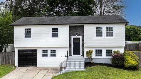 4 S Cardinal Court, Bay Shore, NY 11706